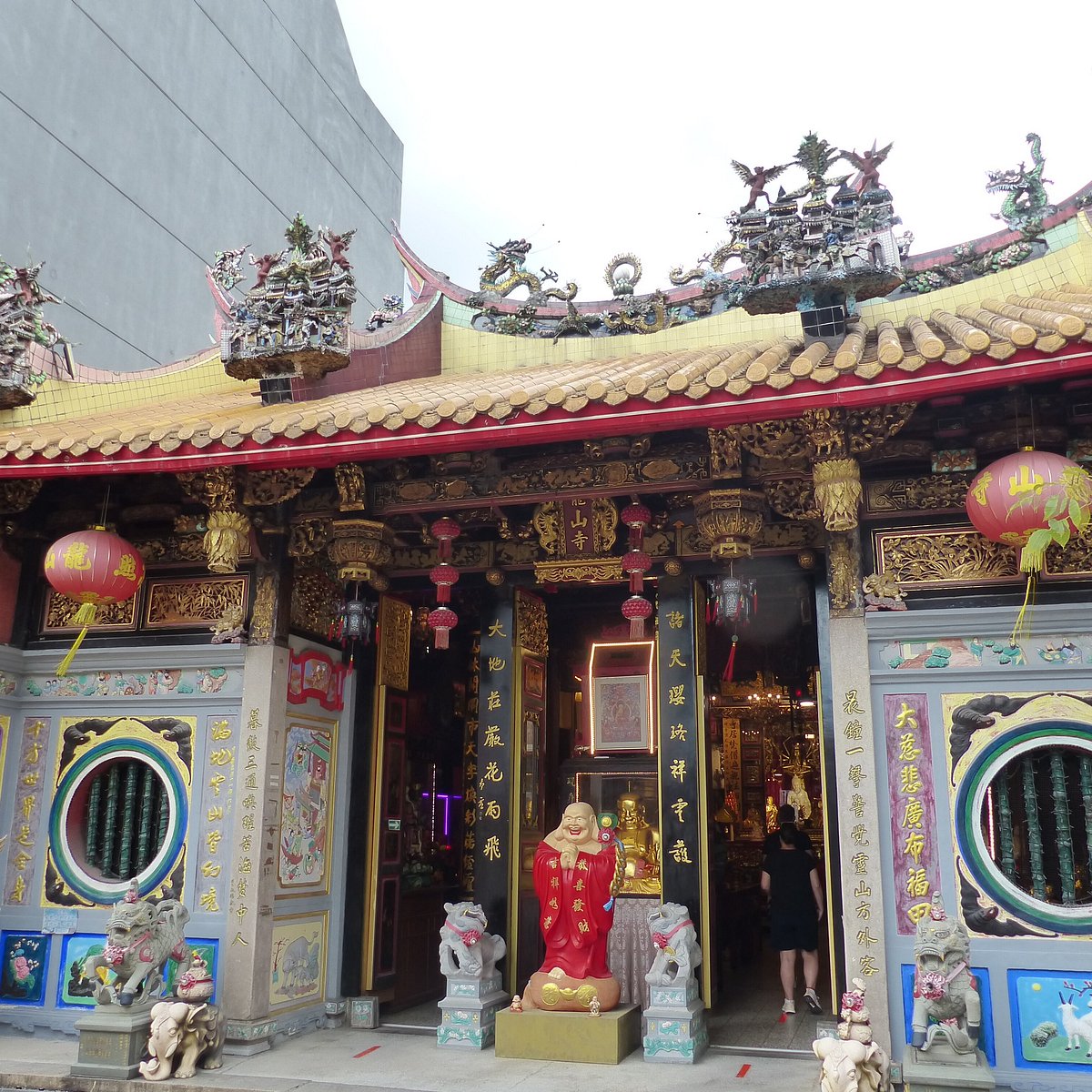 Entrance of Leong San See Temple